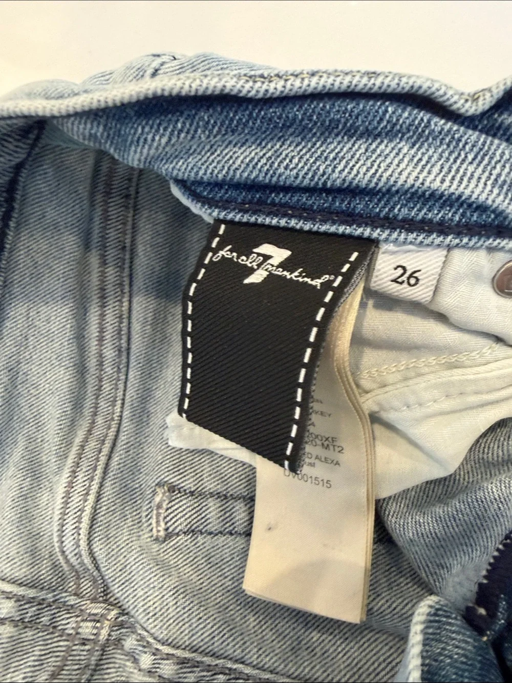 7 For All Mankind Cropped Alexa in Must